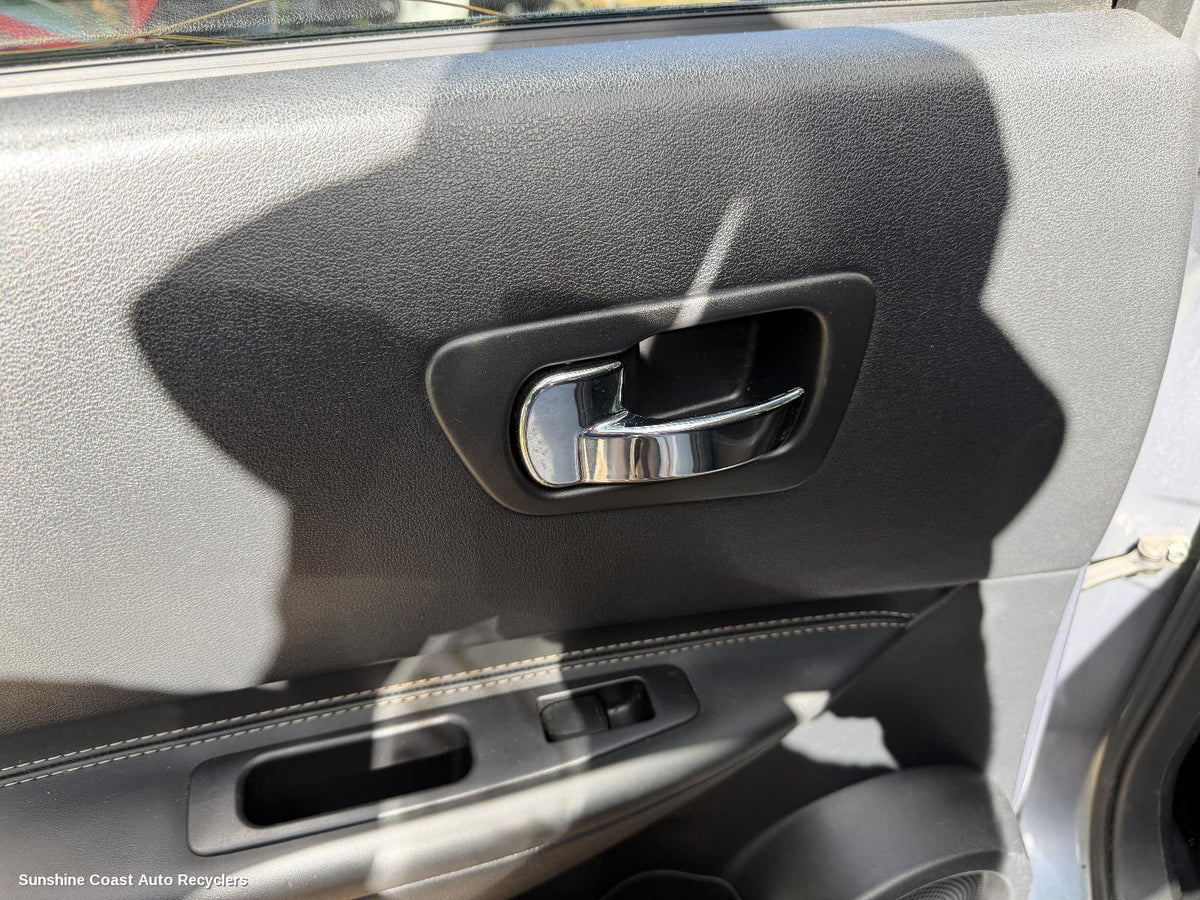 2010-2014 Nissan Dualis Door Handle