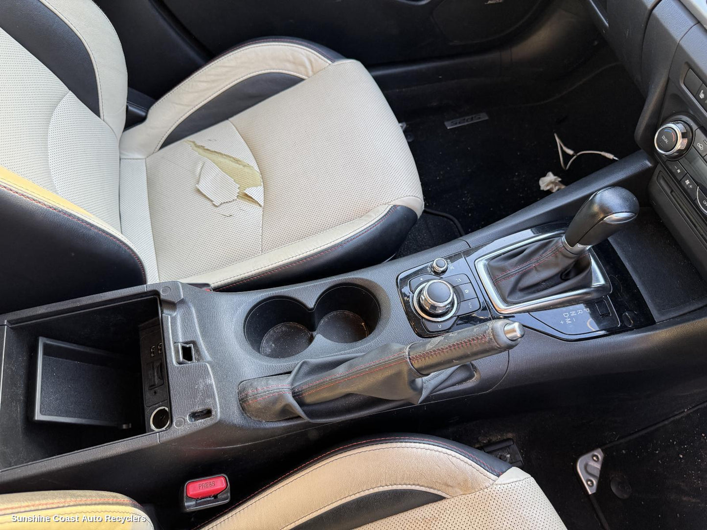2013 Mazda 3 Console