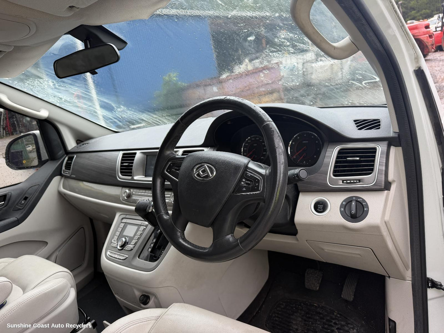 2015-2025 Ldv G10 Glove Box