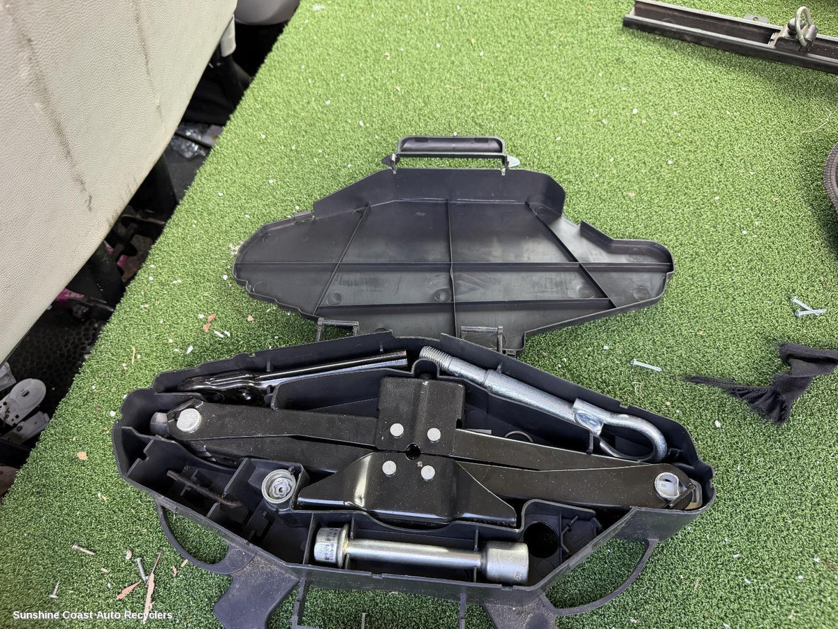 2004-2014 Renault Trafic Jack Tool Kit