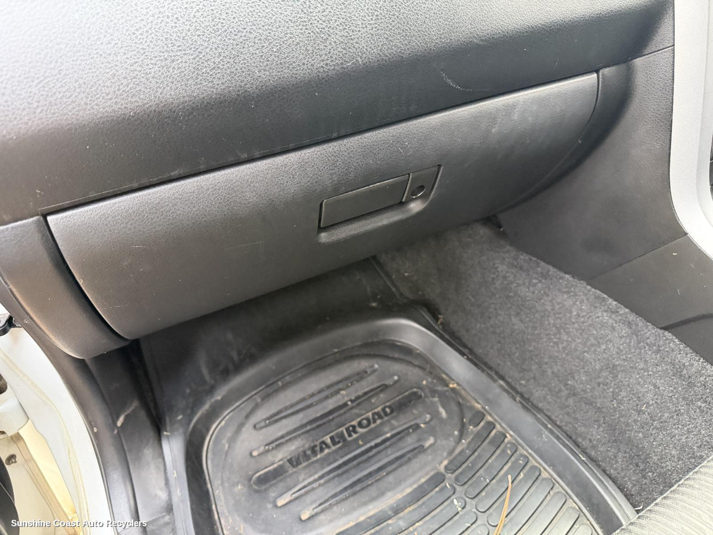 2013 Suzuki Vitara Glove Box