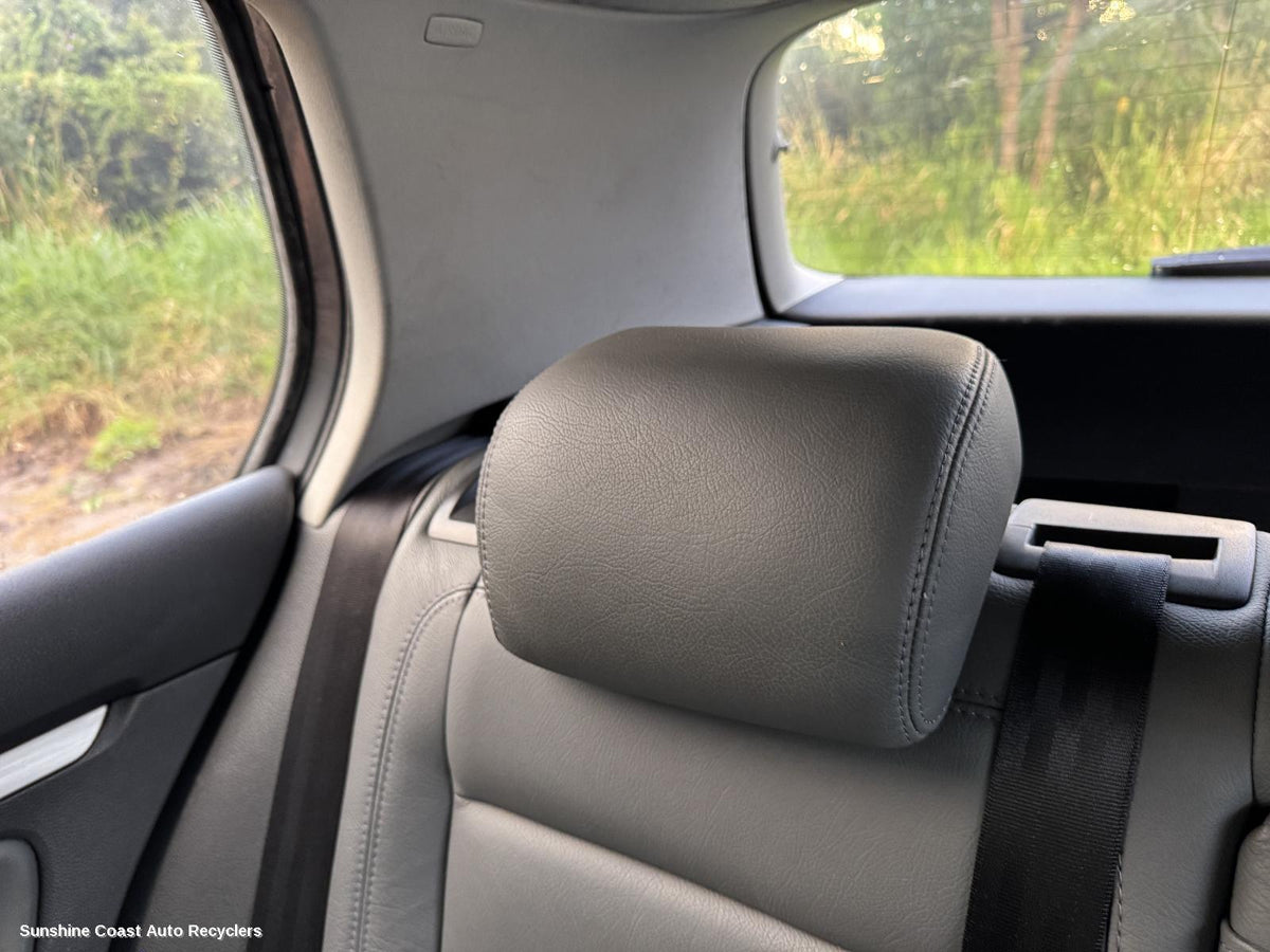 2004-2009 Volkswagen Golf Headrest