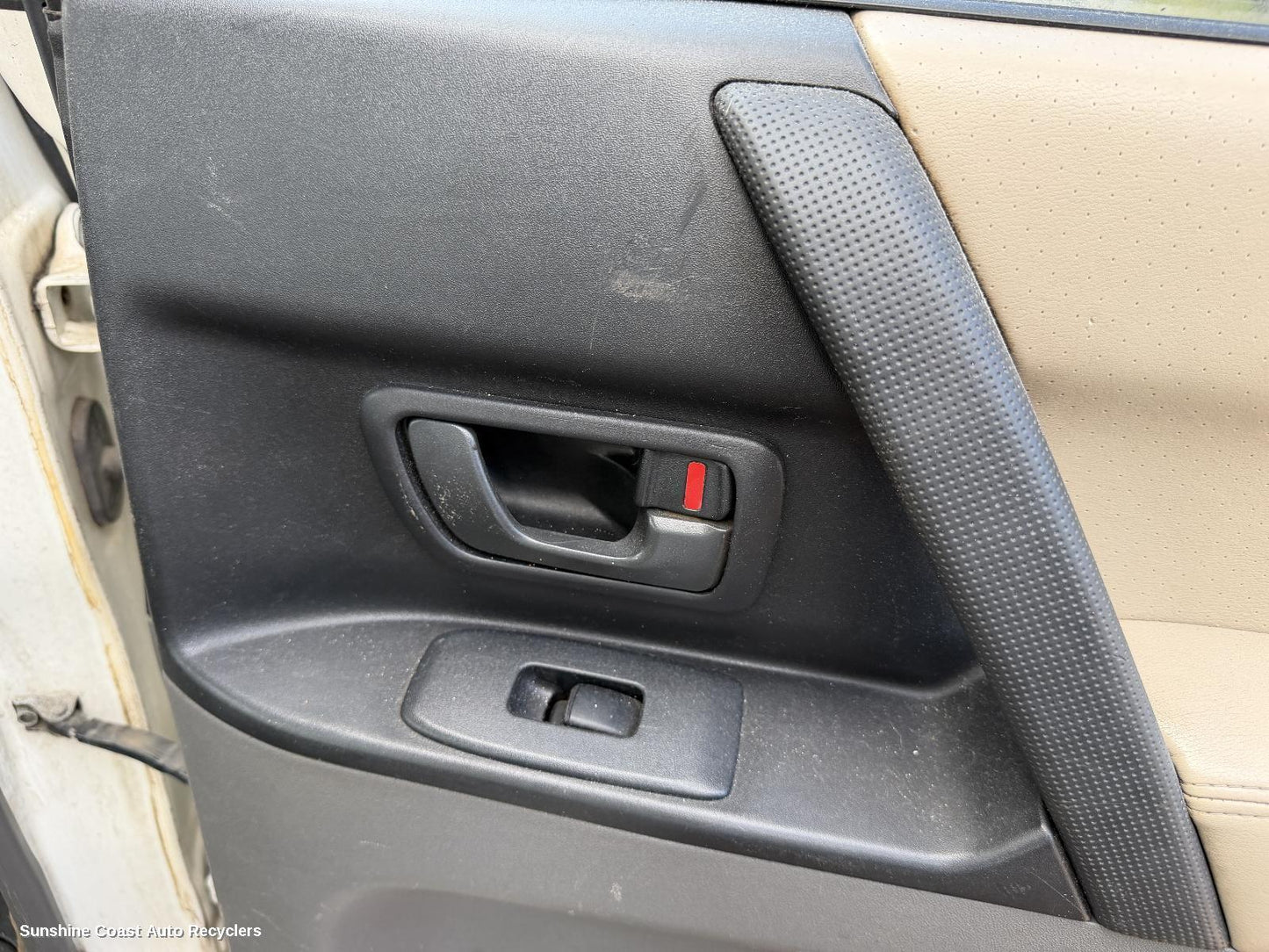 2000-2002 Mitsubishi Pajero Door Handle