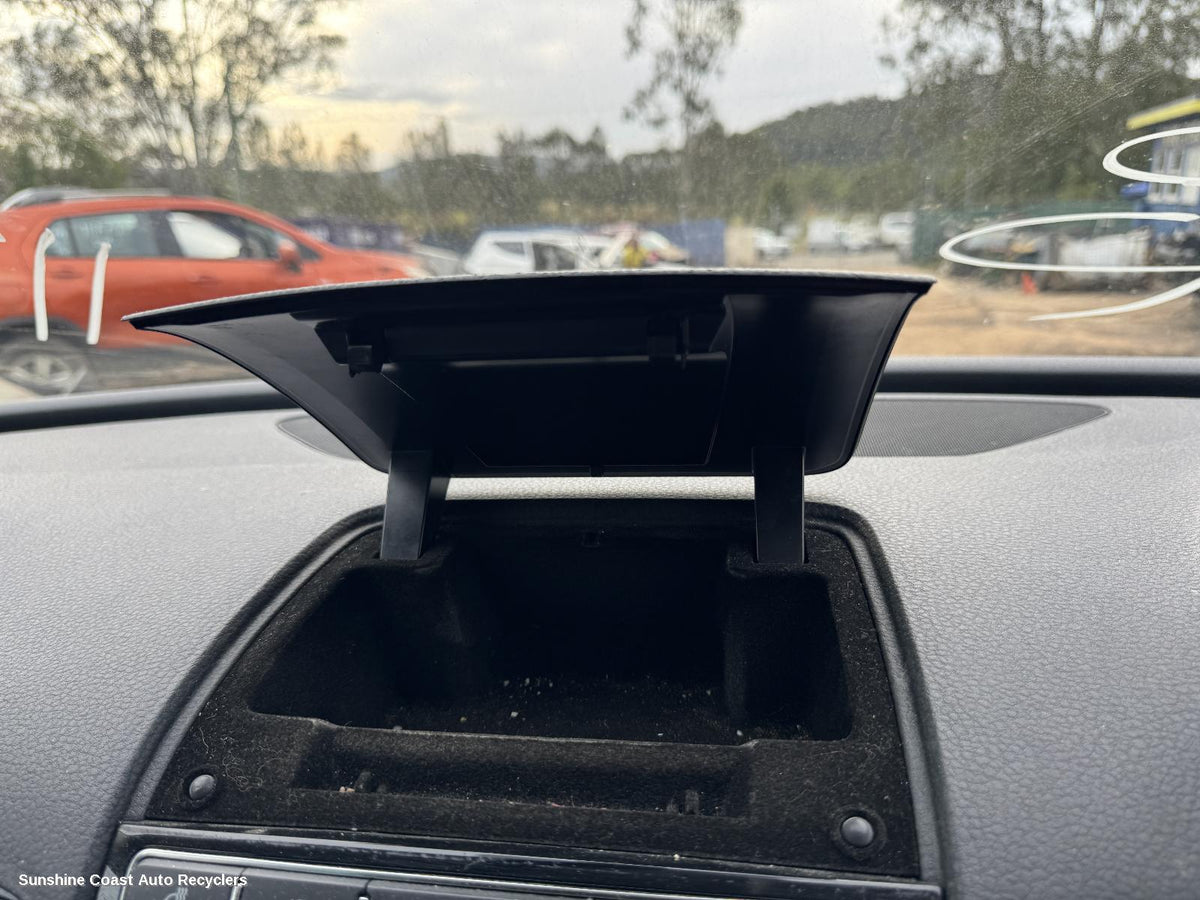 2010-2018 Volkswagen Touareg Glove Box