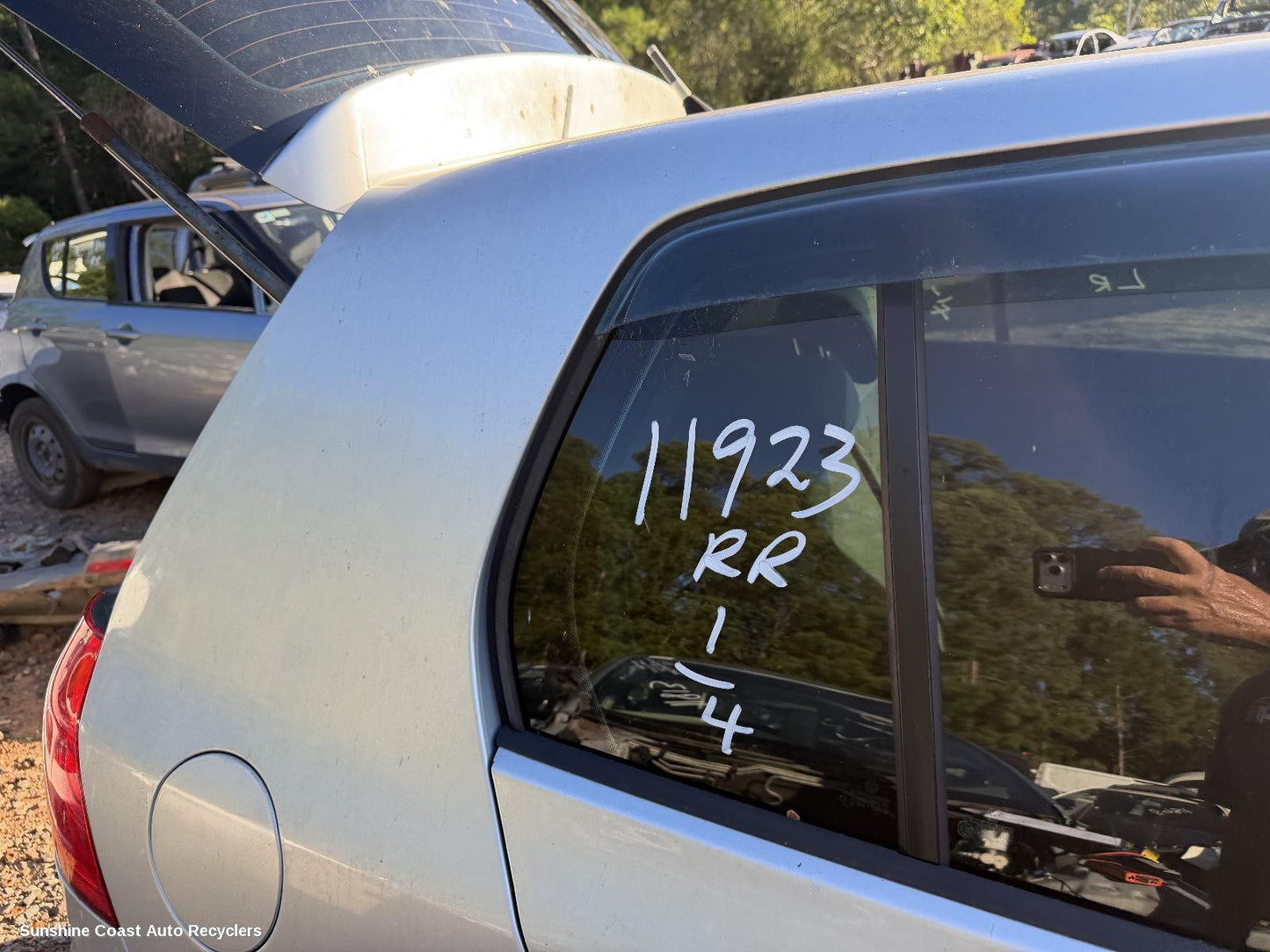 2004-2009 Volkswagen Golf Right Rear 1 4 Door Glass
