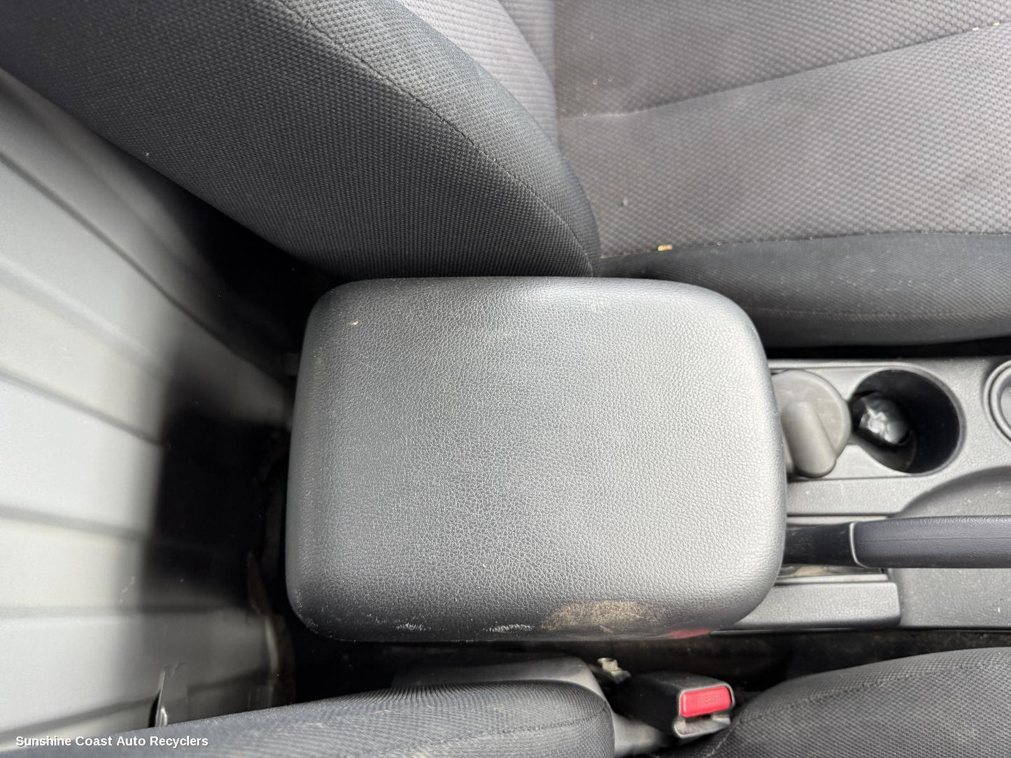2016 Mitsubishi Triton Console