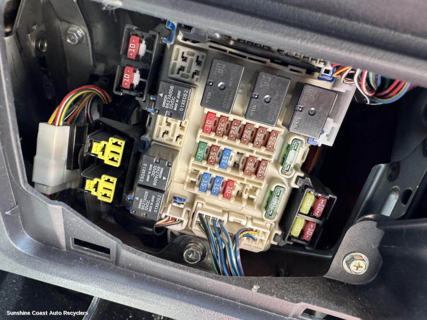 2006-2014 Mitsubishi Pajero Fuse Box