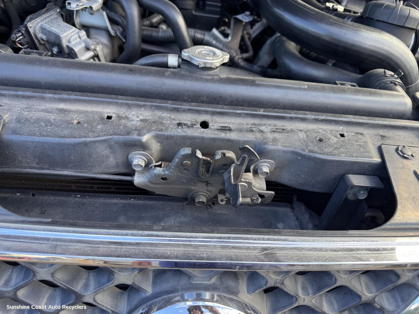 2010 Nissan Navara Bonnet Lock Support