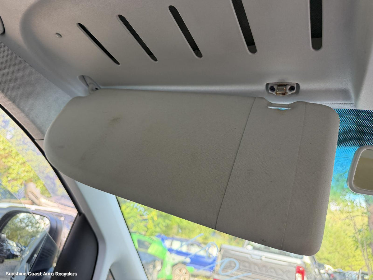 2010-2015 Volkswagen Caddy Sunvisor
