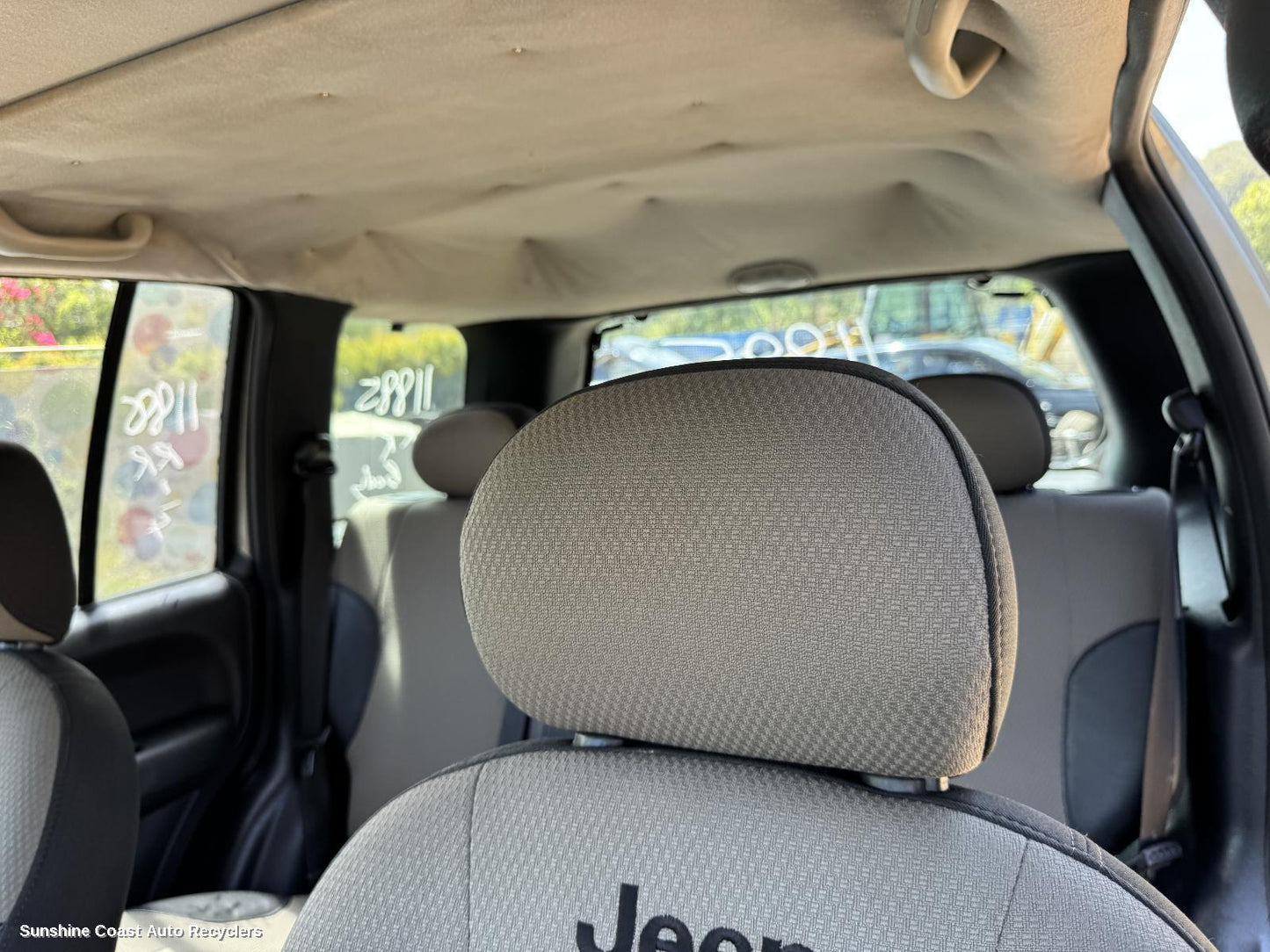 2004 Jeep Cherokee Headrest