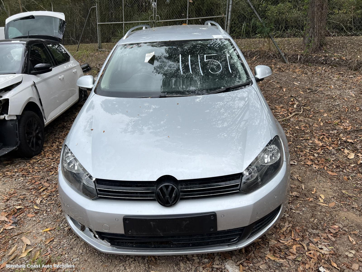 2010-2013 Volkswagen Golf Front Seat
