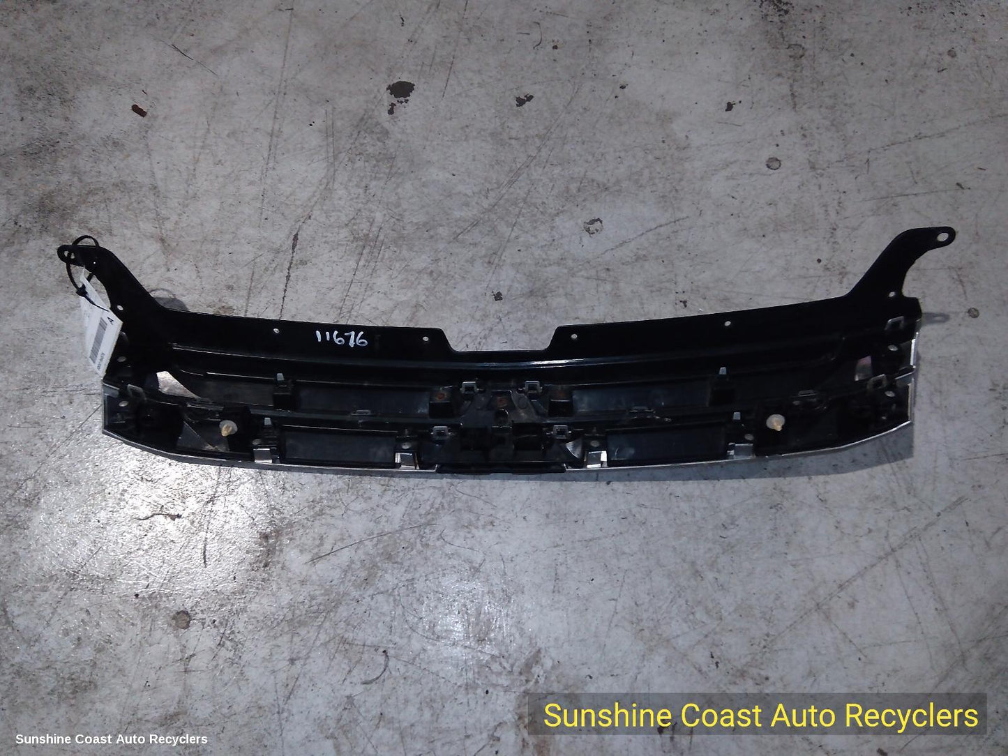2014 Mitsubishi Outlander Grille