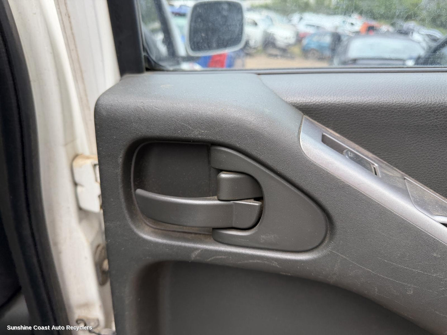 2011 Nissan Navara Door Handle