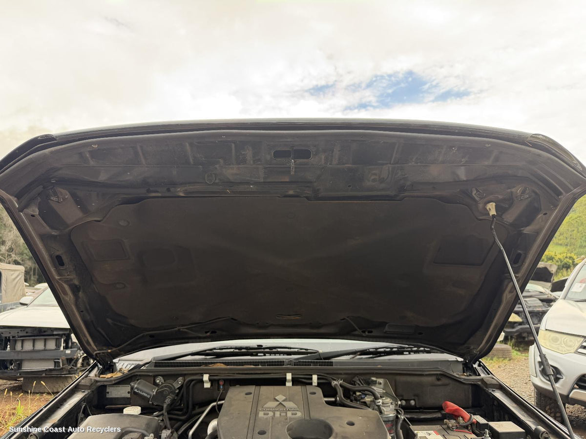 2006-2014 Mitsubishi Pajero Bonnet Hinge Strut