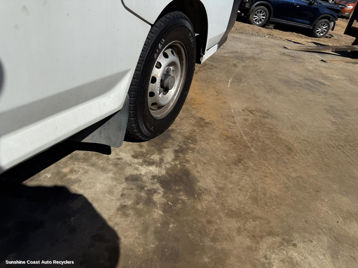 2007 Mitsubishi L300 Mud Flaps