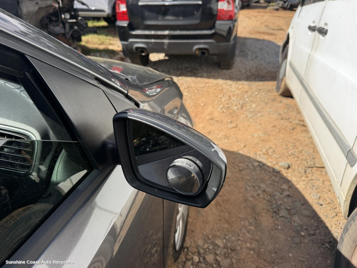 2010-2014 Volkswagen Polo Right Door Mirror