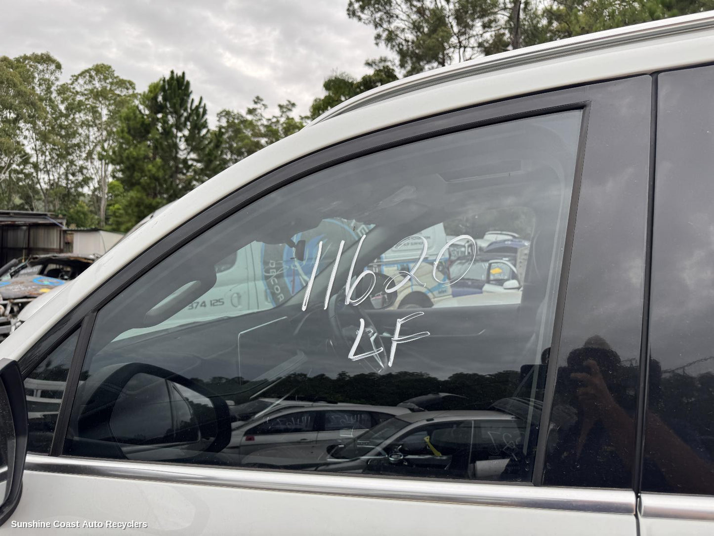 2022 Ldv D90 Left Front Door Window