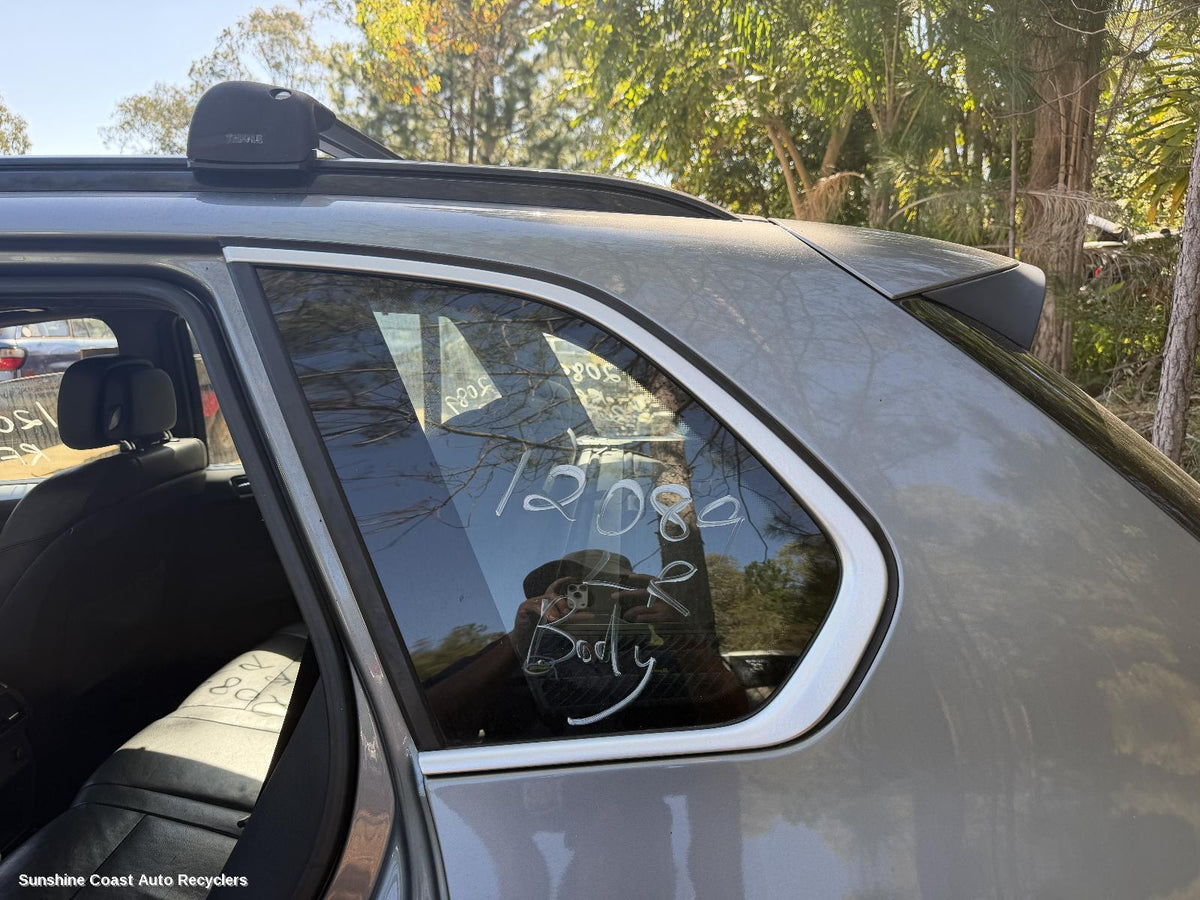 2006-2013 Bmw X5 Left Rear Side Glass