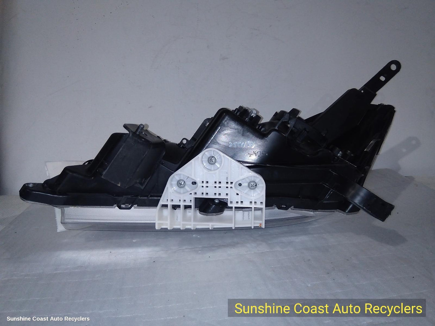2016 Nissan Navara Right Headlamp