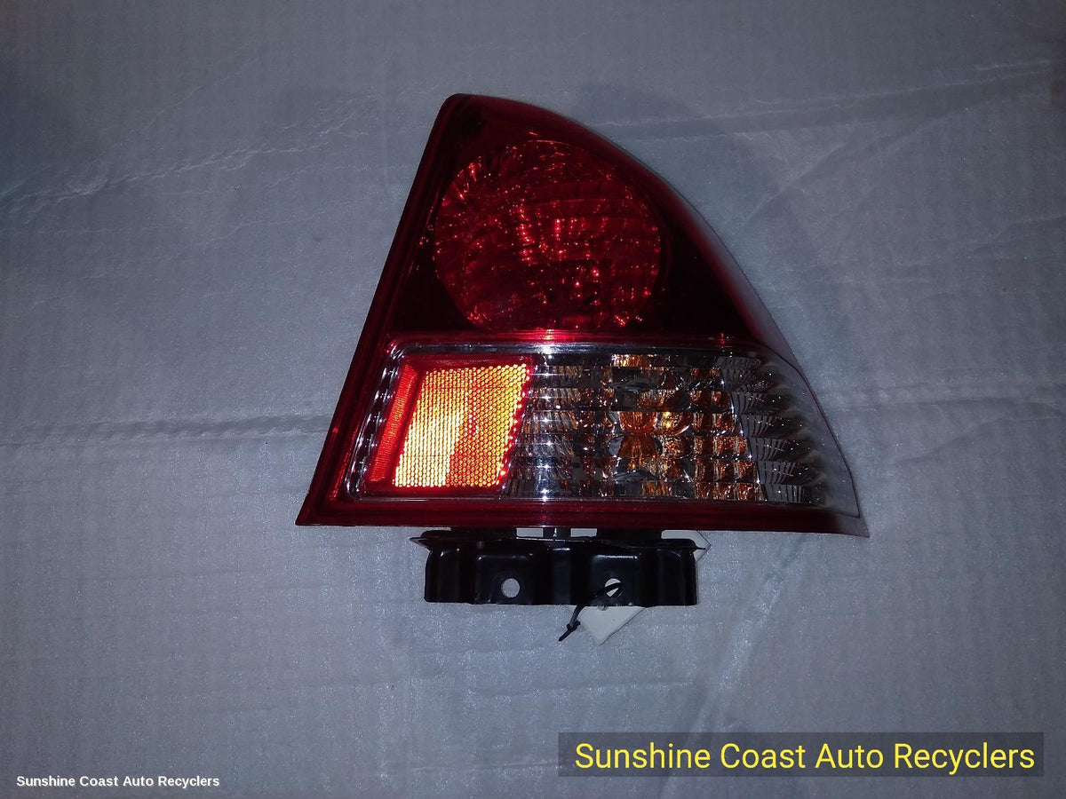 2003-2005 Honda Civic Right Taillight