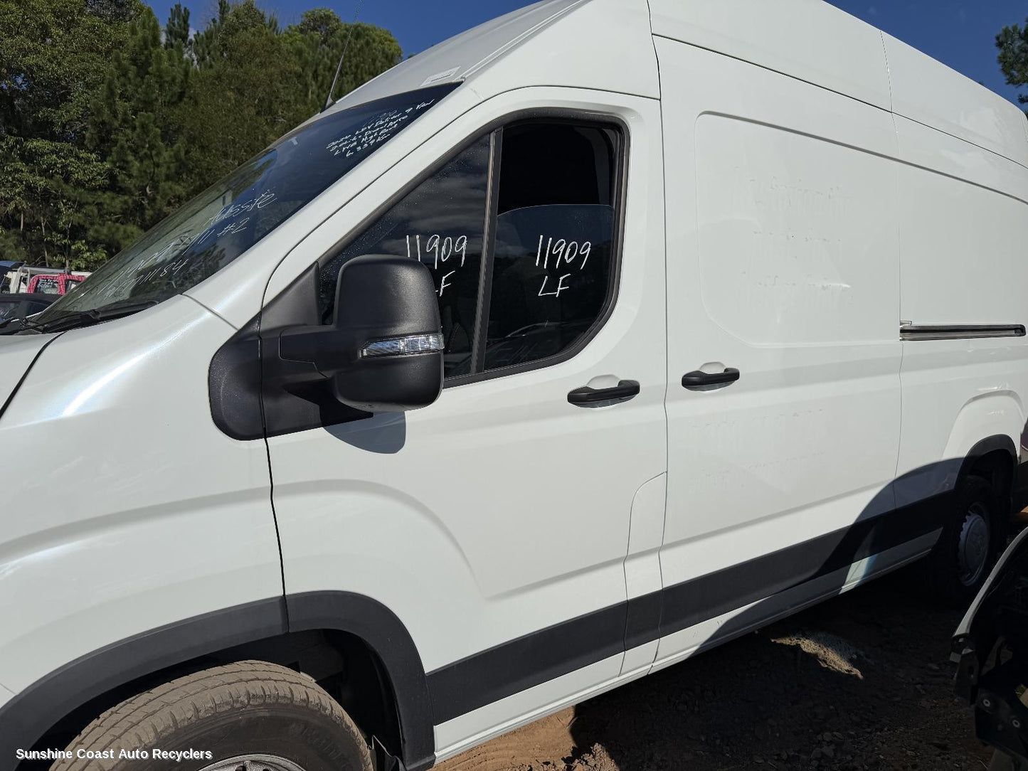 2024 Ldv Deliver 9 Left Front 1 4 Door Glass