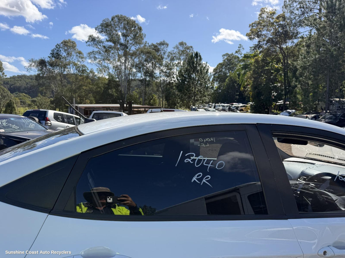 2011-2019 Hyundai Accent Right Rear Door Window