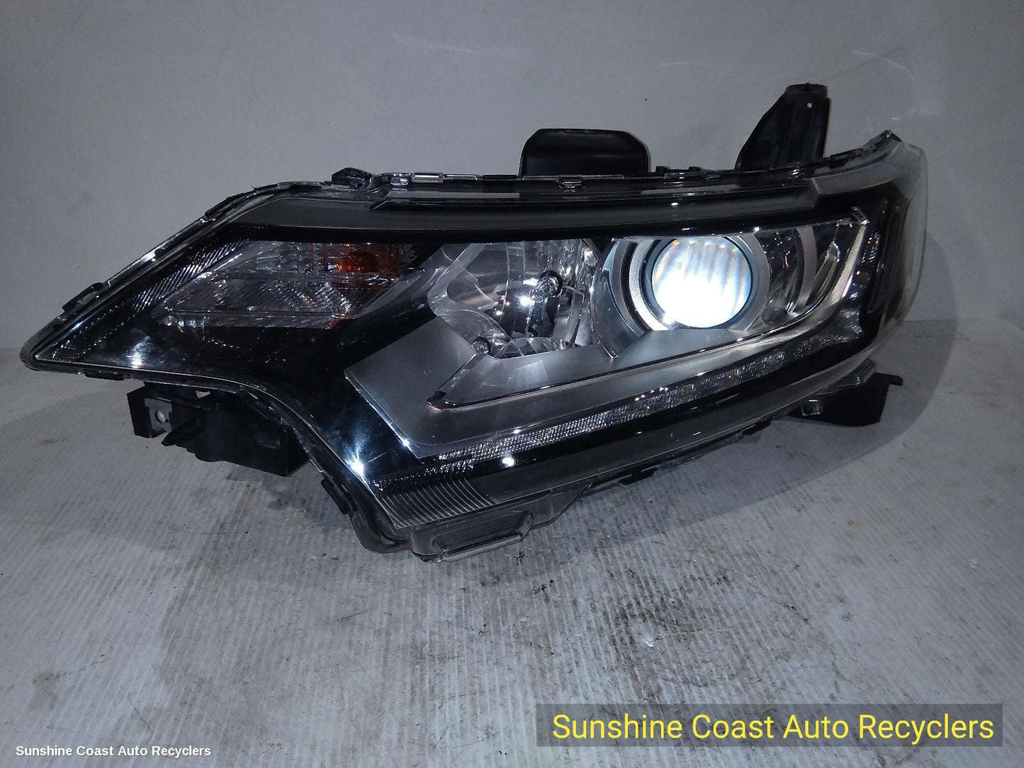 2019 Mitsubishi Outlander Left Headlamp