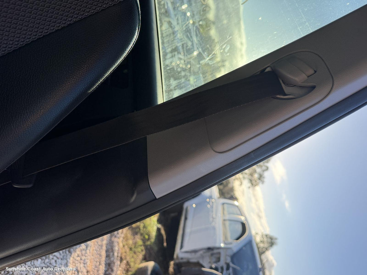 2005-2010 Kia Sportage Seatbelt Stalk