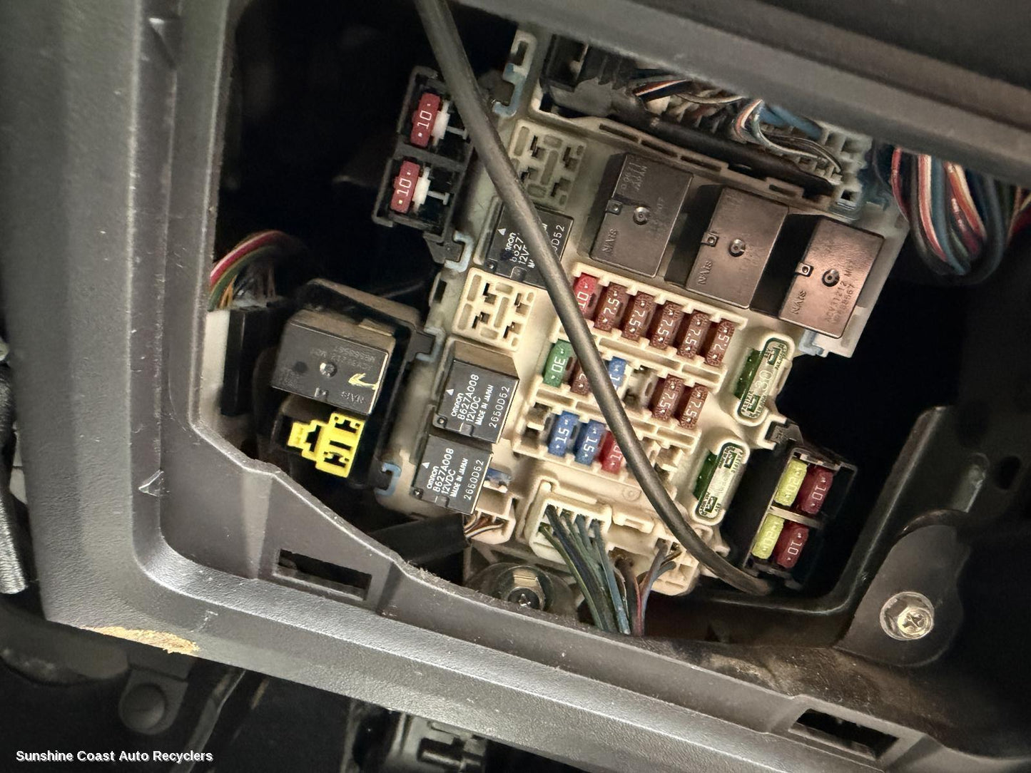 2006-2014 Mitsubishi Pajero Fuse Box
