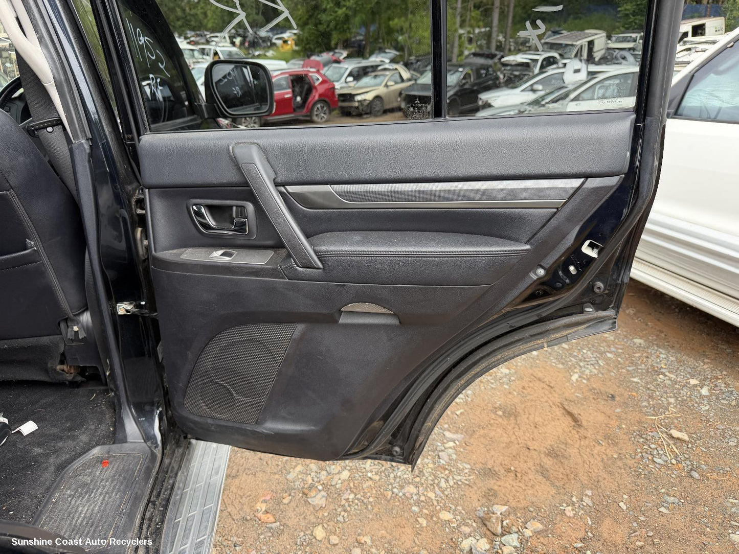 2006-2011 Mitsubishi Pajero Door Trim