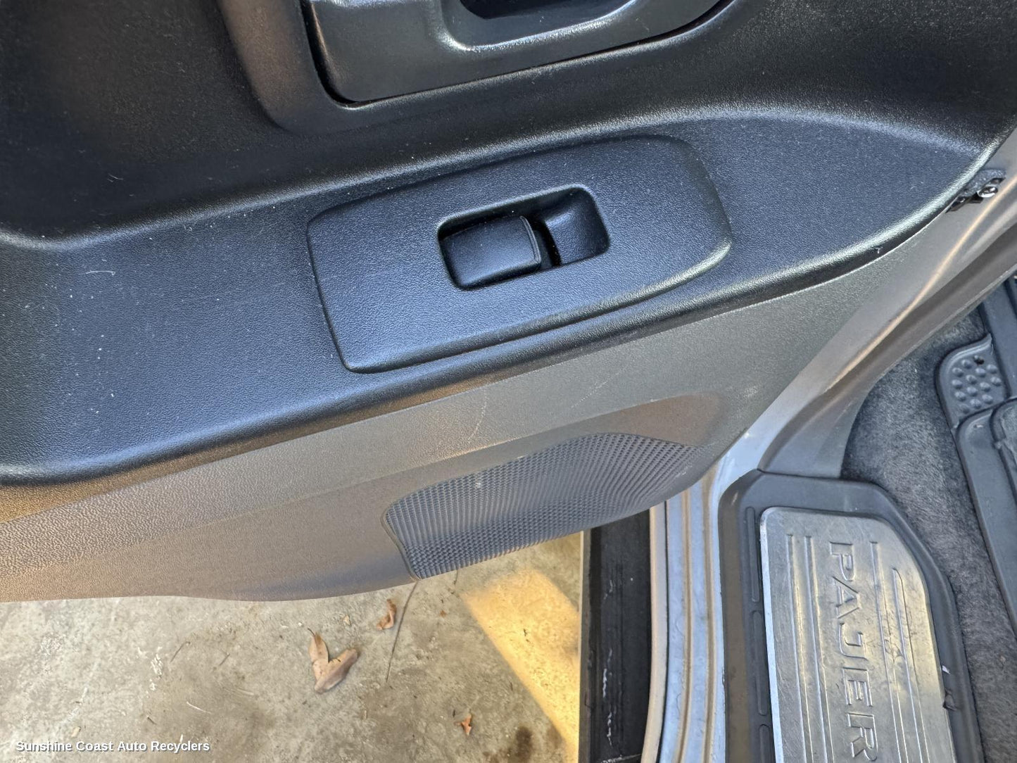 2002 Mitsubishi Pajero Pwr Dr Wind Switch