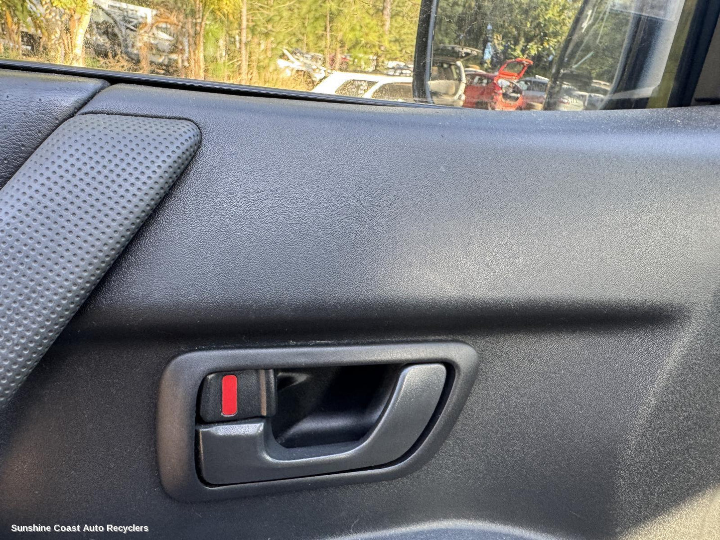 2000-2002 Mitsubishi Pajero Door Handle