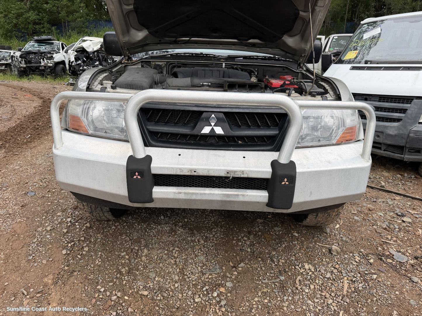 2002-2006 Mitsubishi Pajero Grille