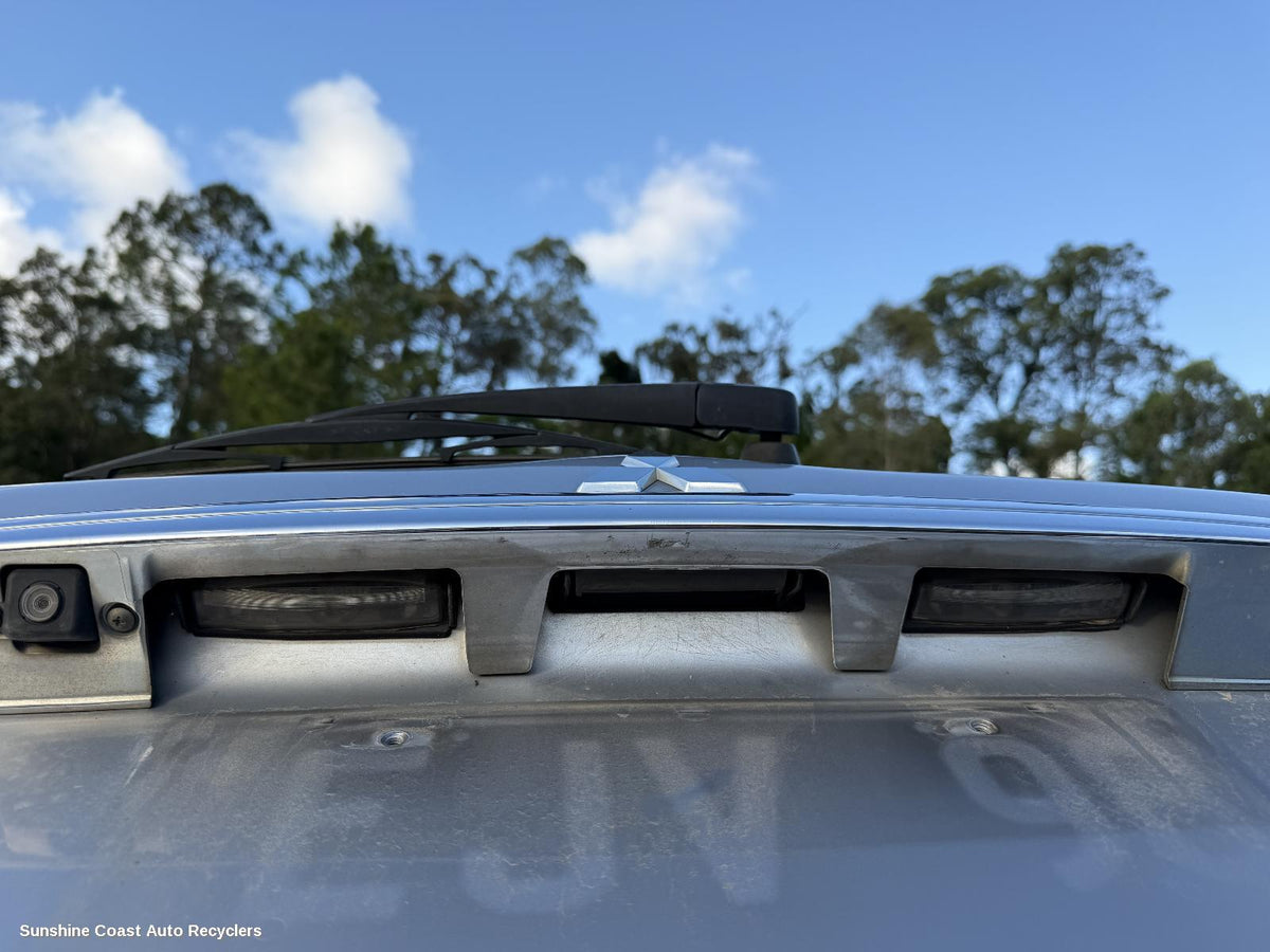 2009-2015 Mitsubishi Challenger Number Plate Lamp