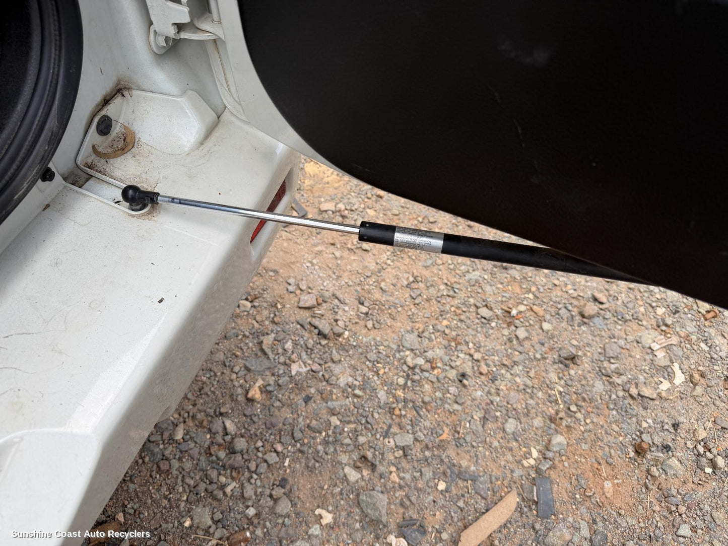 2013 Suzuki Vitara Hatch Strut