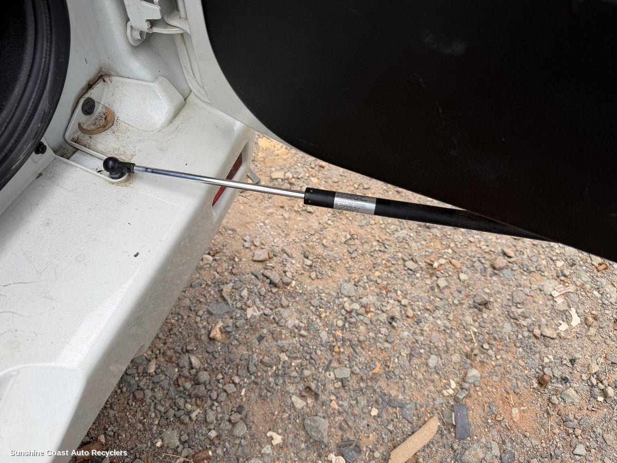 2008-2018 Suzuki Vitara Hatch Strut