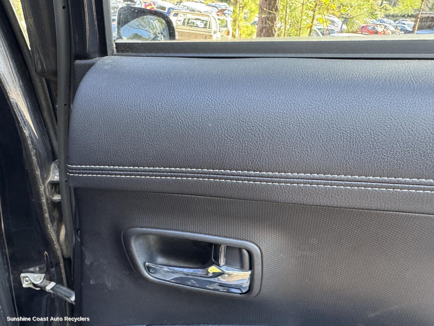 2010 Mitsubishi Outlander Door Handle