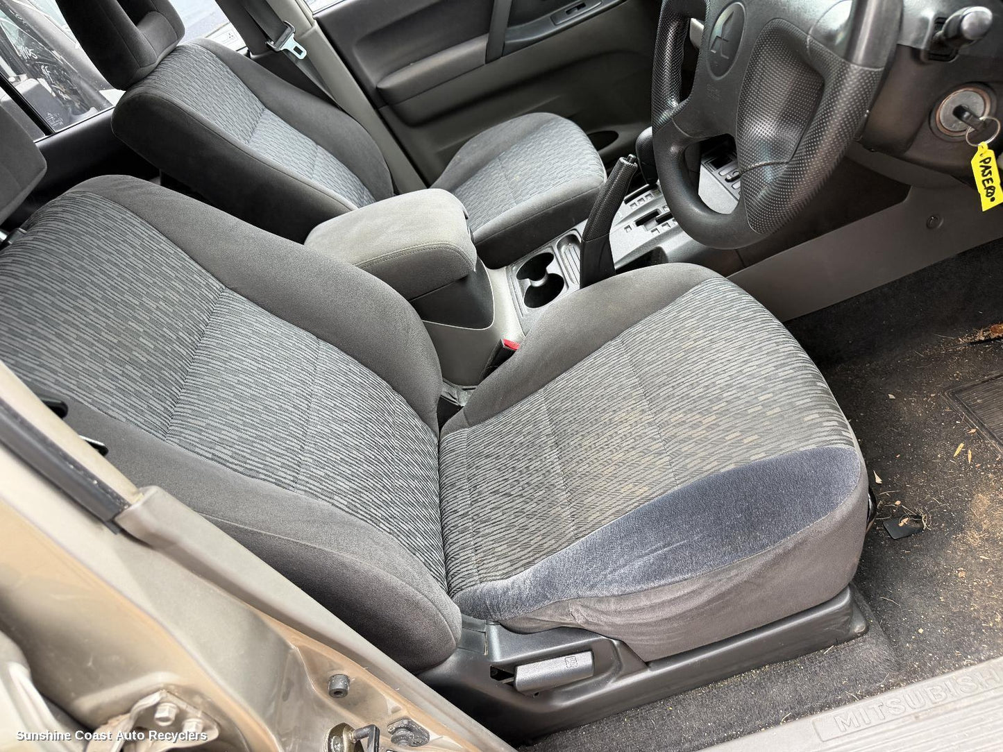2000-2006 Mitsubishi Pajero Front Seat