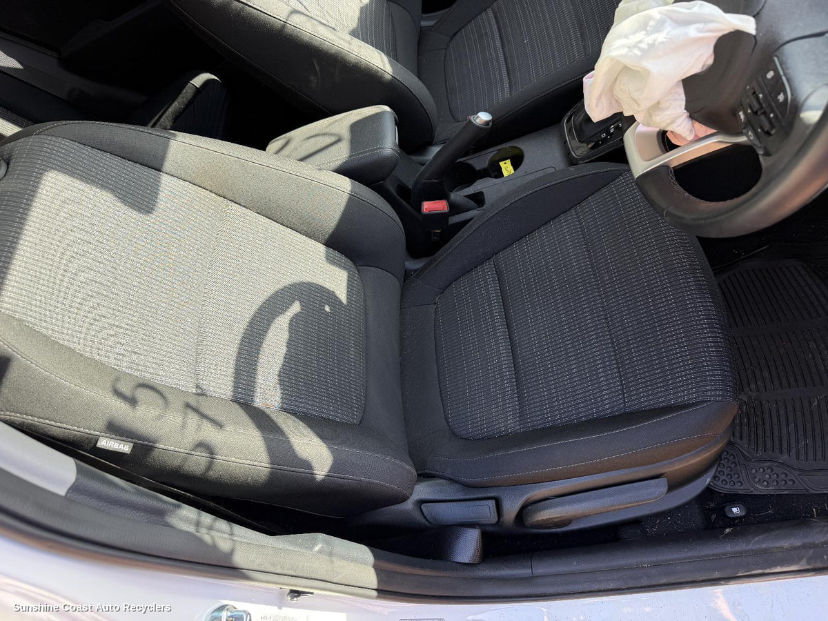 2020-2026 Kia Stonic Front Seat