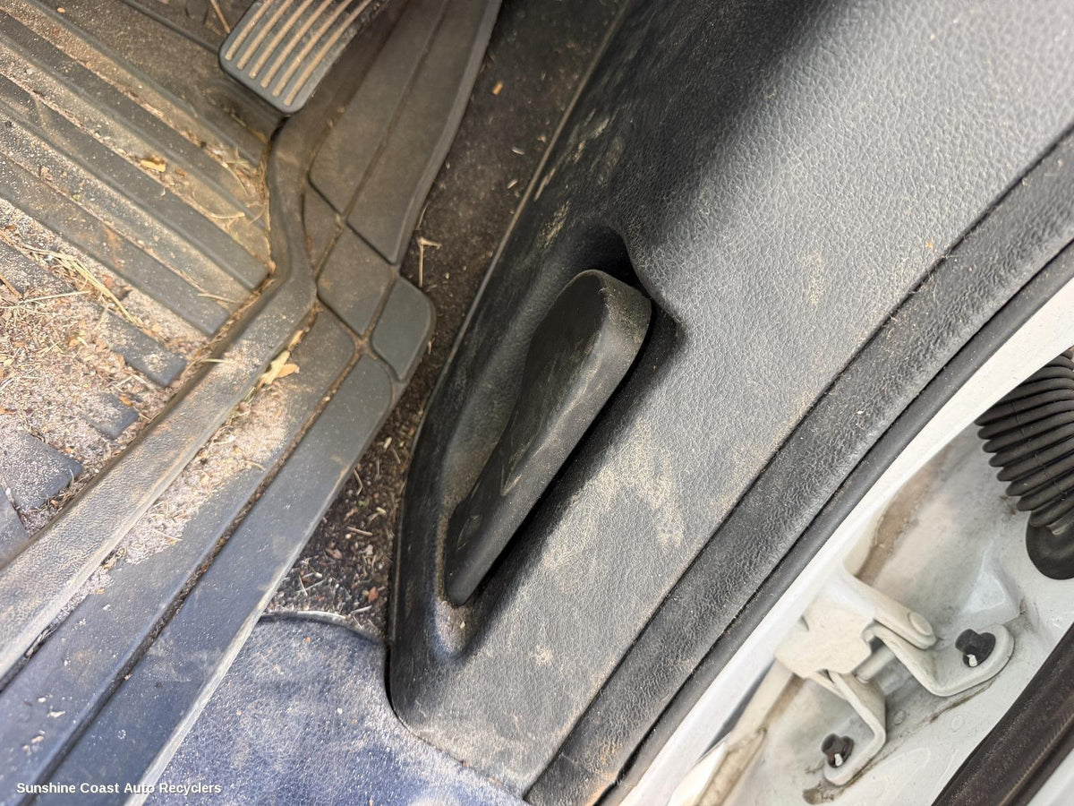 2015-2025 Ldv G10 Bonnet Release