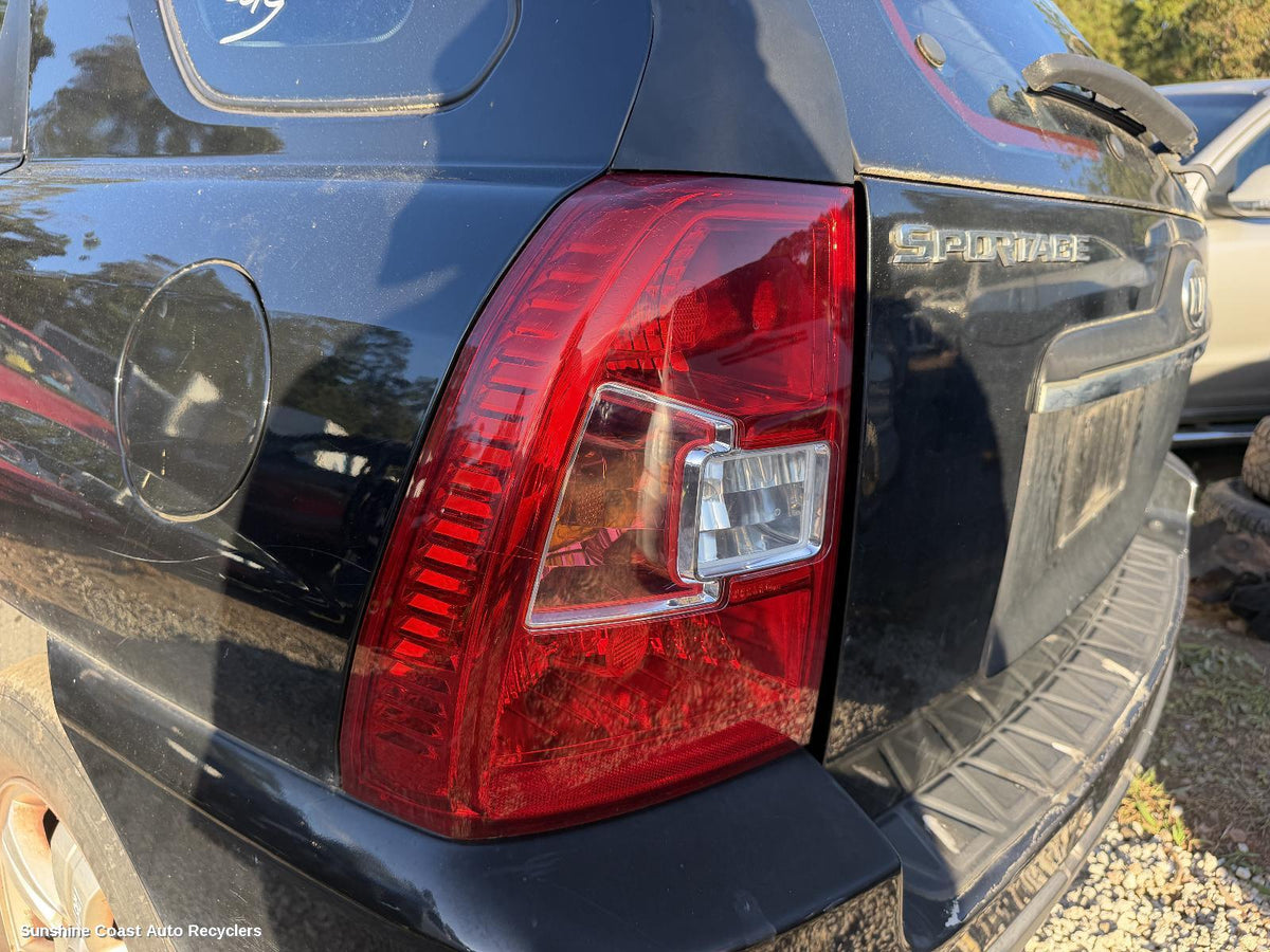 2008-2010 Kia Sportage Left Taillight
