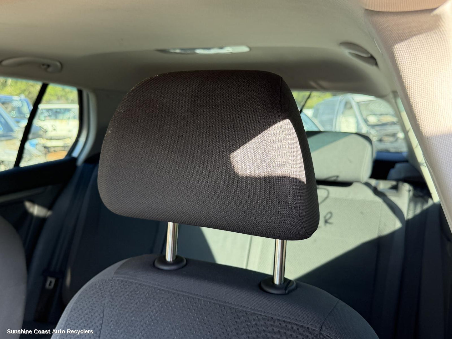 2004-2009 Volkswagen Golf Headrest