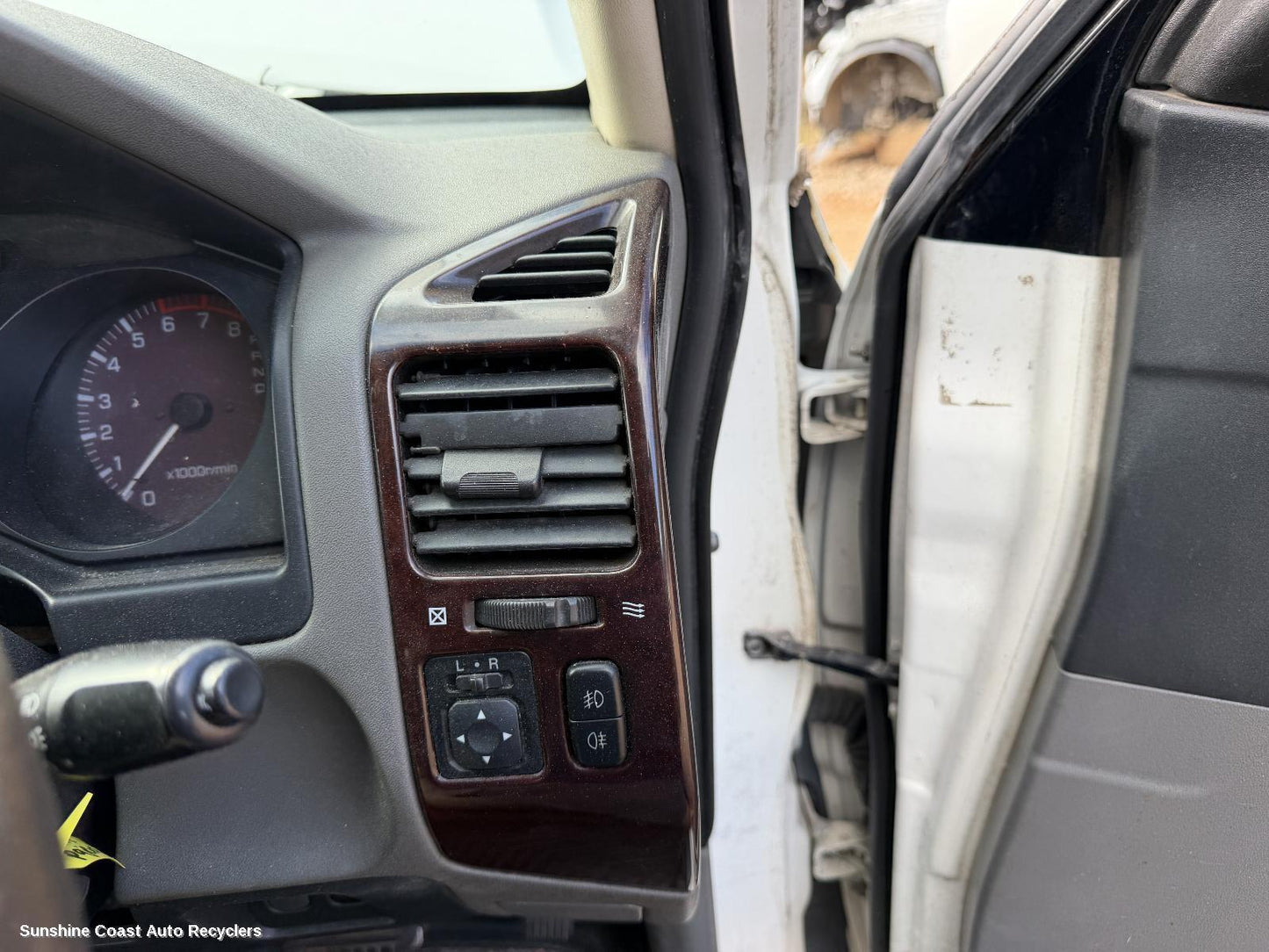 2000-2002 Mitsubishi Pajero Misc