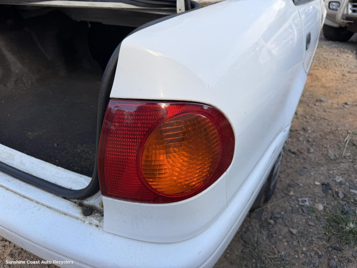 1999-2001 Toyota Corolla Right Taillight