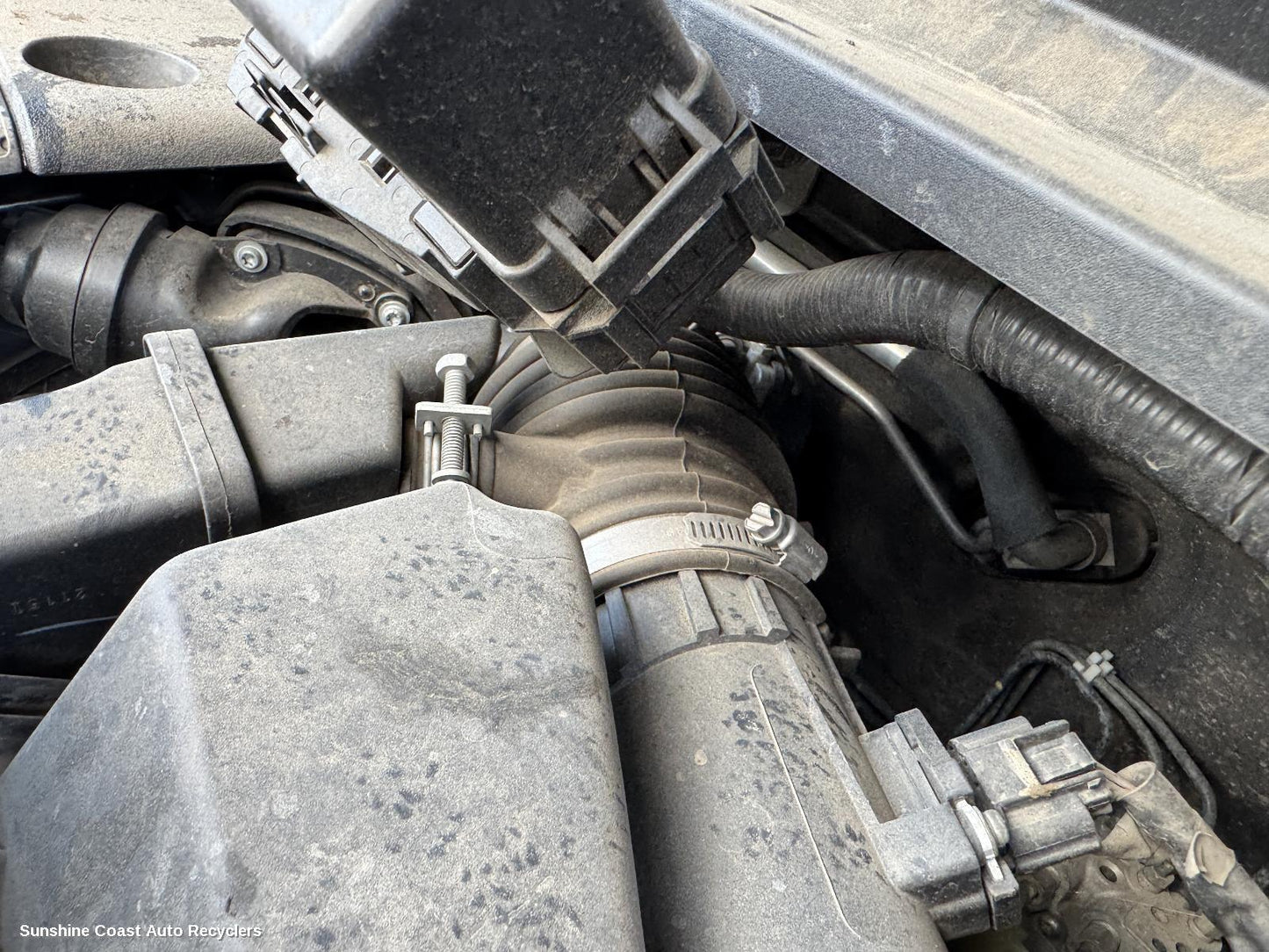 2013-2016 Nissan Pathfinder Air Cleaner Duct Hos