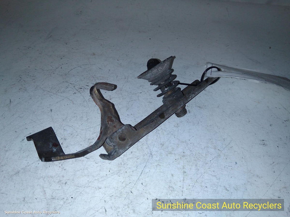 1998-2006 Mercedes Sprinter Bonnet Lock Support
