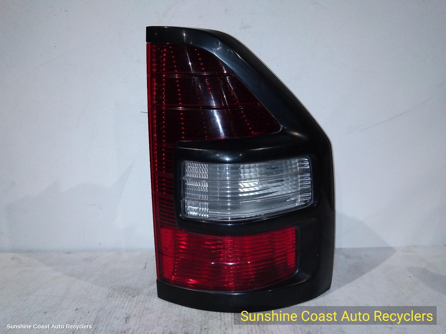 2002 Mitsubishi Pajero Right Taillight