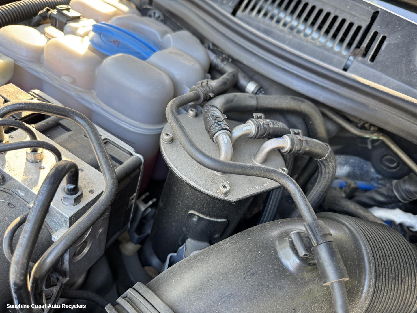2012 Volkswagen Touareg Fuel Filter Housing