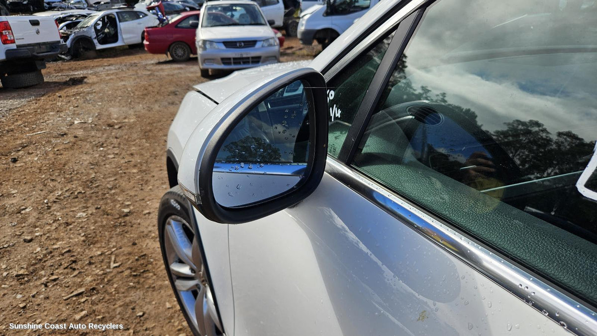 2010-2014 Volkswagen Touareg Left Door Mirror