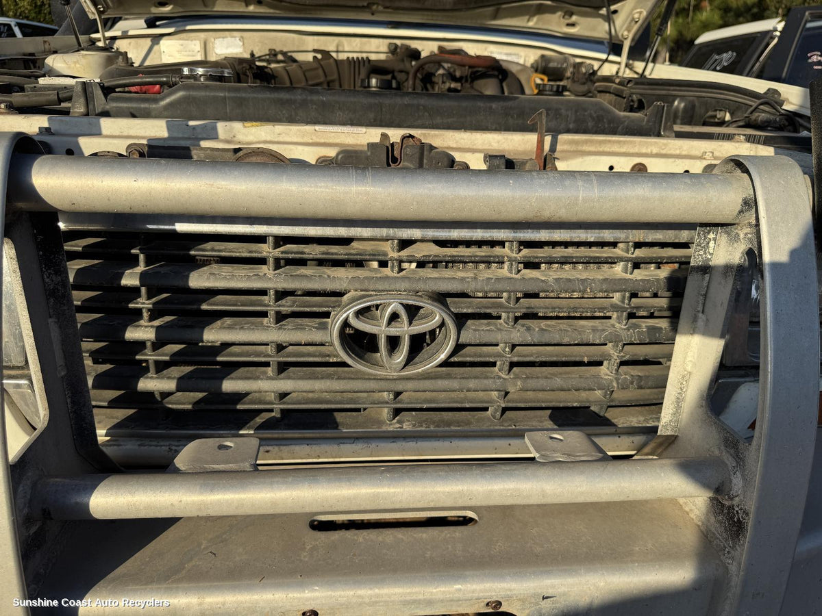 1995-1998 Toyota Landcruiser Grille